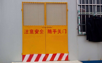 木板电梯防护门